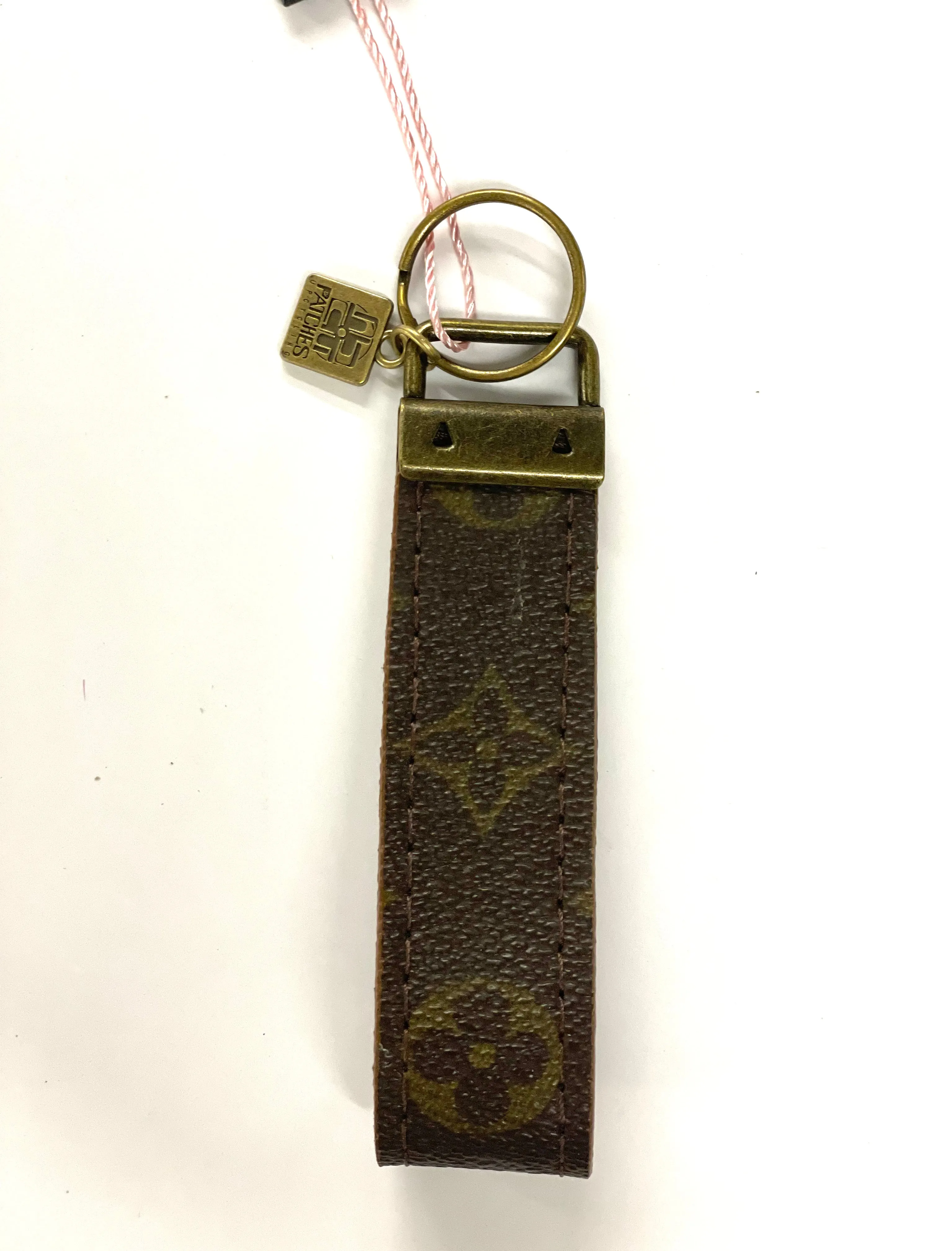 Thick Keyfob flourish (antique)