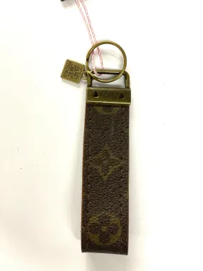 Thick Keyfob flourish (antique)
